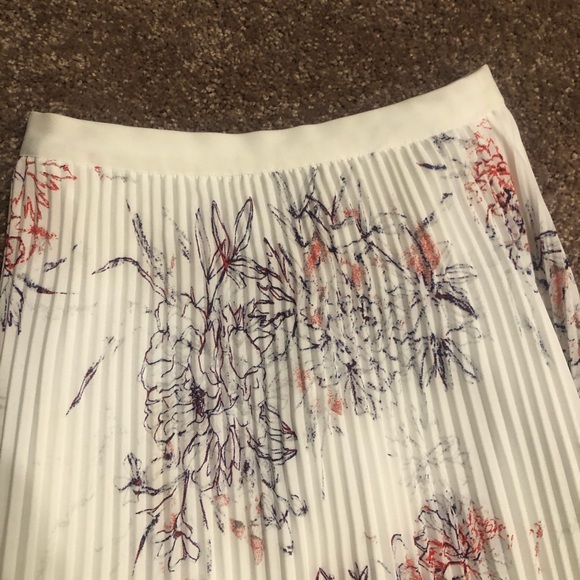 Artizia Bavarian Pleated Floral White Skirt - Picture 4 of 6